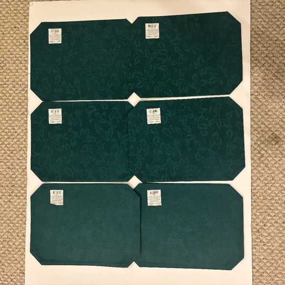 NWT Bardwil Linens Placemat Winter Holly Green 13"x18" (Set of 6) - Picture 1 of 2